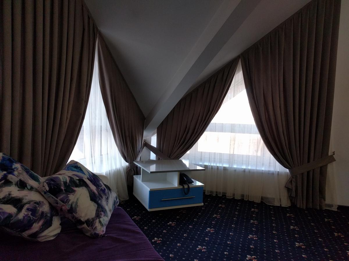 Kaiser Hotel Tjernivtsi Eksteriør billede
